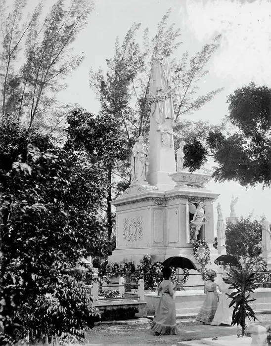 Framed Print : Monument to Cuban students, Colon Cemetery, Havana, Cuba, between 1900 and 1905. Creator: Unknown Framed Print : Monument to Cuban students, Colon Cemetery, Havana, Cuba, between 1900 and 1905. Creator: Unknown