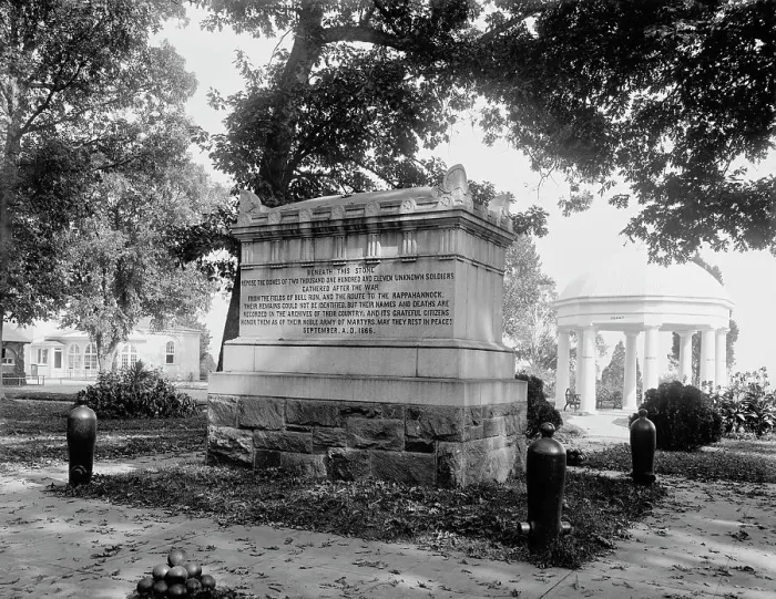 Framed Print : Monument to the Unknown Dead, National Cemetery, Arlington, c1900. Creator: Unknown Framed Print : Monument to the Unknown Dead, National Cemetery, Arlington, c1900. Creator: Unknown