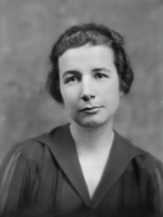 Framed Print : Moore, M. Miss, portrait photograph, 1917. Creator: Arnold Genthe Framed Print : Moore, M. Miss, portrait photograph, 1917. Creator: Arnold Genthe