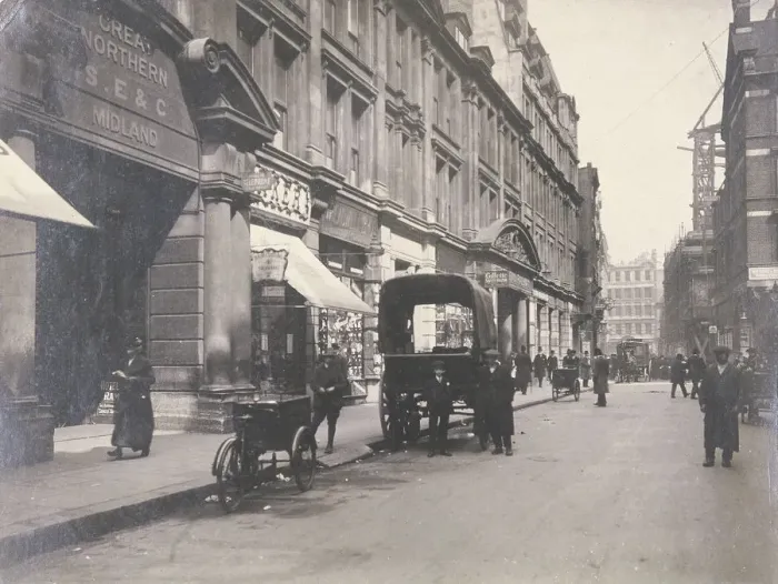 Framed Print : Moorfields, London, c1921 Framed Print : Moorfields, London, c1921