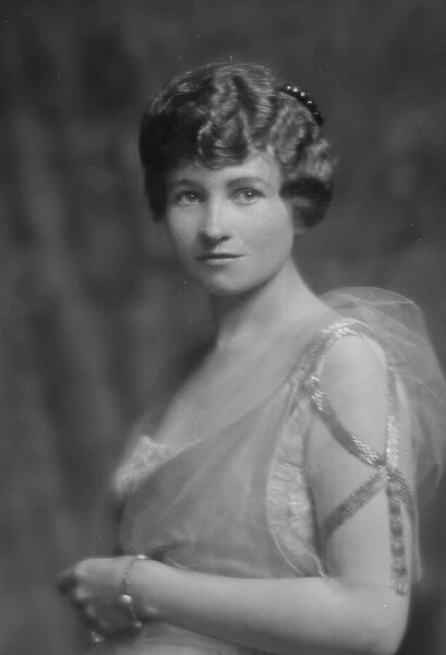 Morgan, Constance, Miss, portrait photograph, 1915 Sept. 27. Creator: Arnold Genthe