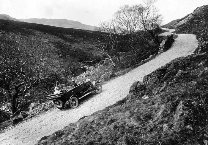 Framed Print : A Morris Oxford climbing a steep hill in the Lake District, Cumbria, (c1920s?) Framed Print : A Morris Oxford climbing a steep hill in the Lake District, Cumbria, (c1920s?)