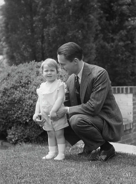 Moseley, F.S. Mr. and child, outdoors, 1930 May 24. Creator: Arnold Genthe