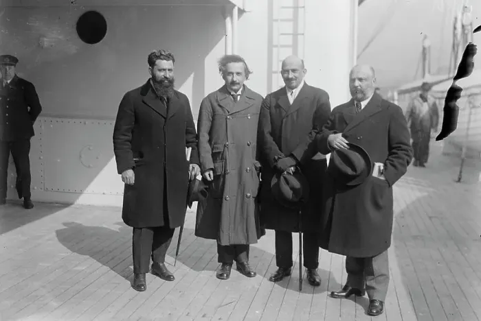 Framed Print : Mossessohn, [Albert] Einstein, [Chaim] Weizmann and Ussischkin [Ussishkin], between c1915 and c1920. Creator: Bain News Service