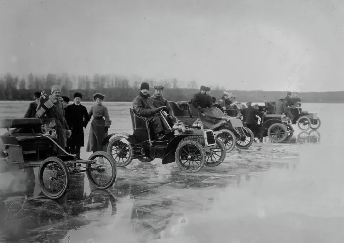 Framed Print : Motor race on ice - Sweden, between c1910 and c1915. Creator: Bain News Service Framed Print : Motor race on ice - Sweden, between c1910 and c1915. Creator: Bain News Service