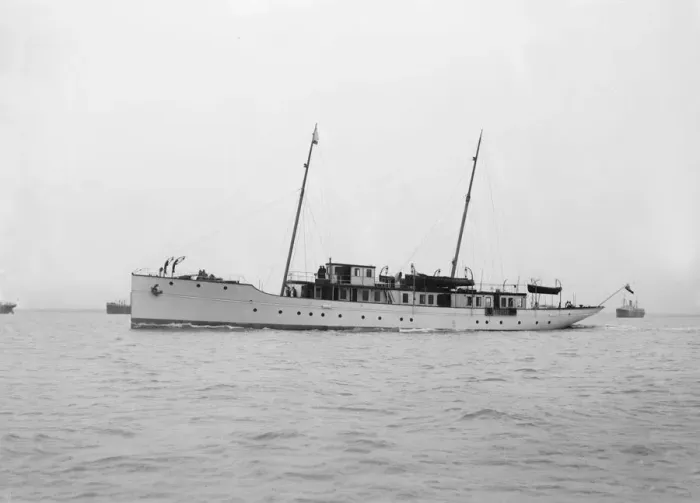Framed Print : Motor yacht Pioneer under way, 1915. Creator: Kirk & Sons of Cowes Framed Print : Motor yacht Pioneer under way, 1915. Creator: Kirk & Sons of Cowes