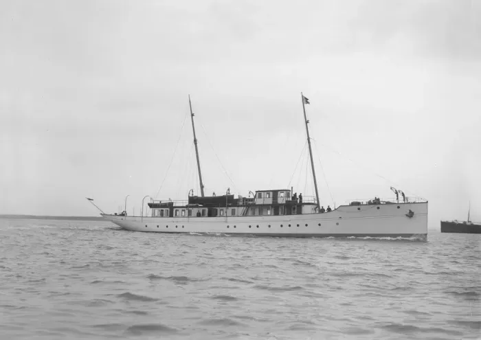 Framed Print : Motor yacht Pioneer under way, 1915. Creator: Kirk & Sons of Cowes Framed Print : Motor yacht Pioneer under way, 1915. Creator: Kirk & Sons of Cowes