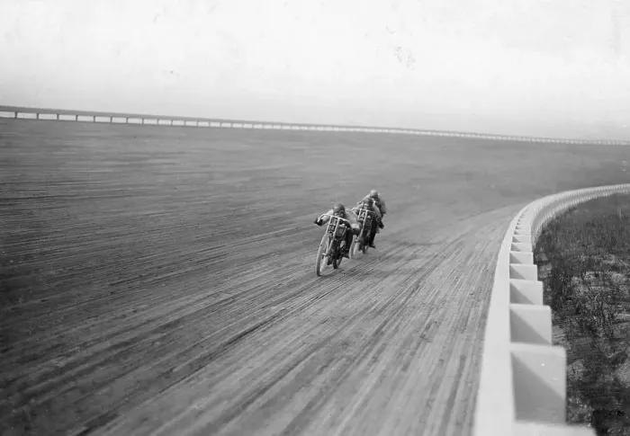 Framed Print : Motorbikes racing at Speedway Park, Maywood, Chicago, Illinois, USA, 1915 Framed Print : Motorbikes racing at Speedway Park, Maywood, Chicago, Illinois, USA, 1915