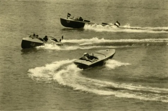 Framed Print : Motorboat race, Worthersee, Carinthia, Austria, c1935. Creator: Unknown Framed Print : Motorboat race, Worthersee, Carinthia, Austria, c1935. Creator: Unknown