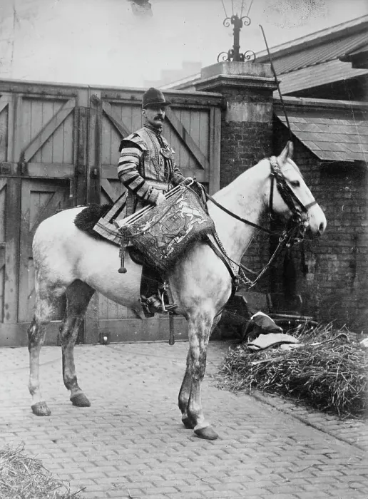 Framed Print : Mounted Trumpeter, Household Infantry, London, between c1910 and c1915. Creator: Bain News Service Framed Print : Mounted Trumpeter, Household Infantry, London, between c1910 and c1915. Creator: Bain News Service