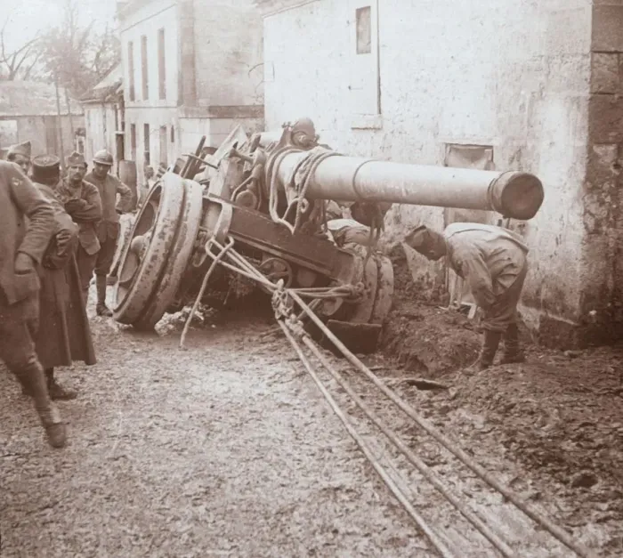 Framed Print : Moving heavy artillery, Genicourt, northern France, c1914-c1918 Framed Print : Moving heavy artillery, Genicourt, northern France, c1914-c1918