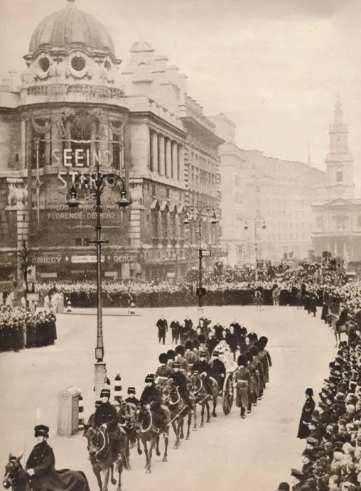 Framed Print : The moving simplicity of King Georges last journey through London, 1936 Framed Print : The moving simplicity of King Georges last journey through London, 1936