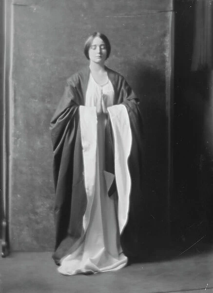 Mower, Margaret, Miss, portrait photograph, 1918 Feb. 28. Creator: Arnold Genthe