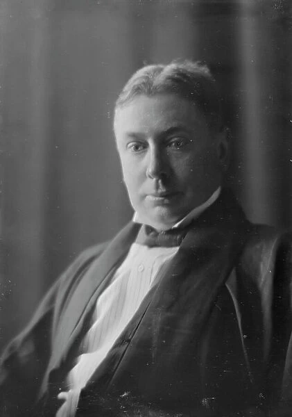 Mr. A. Edward Newton, portrait photograph, 1918 May 15. Creator: Arnold Genthe