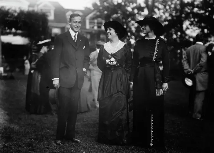 Framed Print : Mr. Straus, Mrs. T. Woodruff, and Mary Condon, between c1910 and c1915. Creator: Bain News Service Framed Print : Mr. Straus, Mrs. T. Woodruff, and Mary Condon, between c1910 and c1915. Creator: Bain News Service