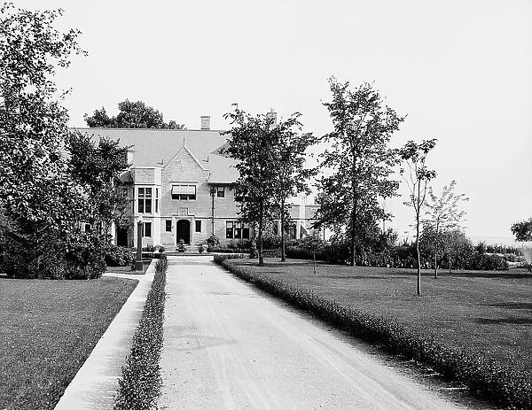 Mr. Swift's residence, Detroit, Mich. between 1905 and 1910. Creator: Unknown