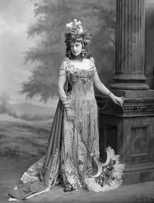 Framed Print : Mrs Algernon Bourke (1870-1967), nee Guendoline Irene Emily Sloane-Stanley... 1897. Creator: Photo studio Lafayette, London Framed Print : Mrs Algernon Bourke (1870-1967), nee Guendoline Irene Emily Sloane-Stanley... 1897. Creator: Photo studio Lafayette, London
