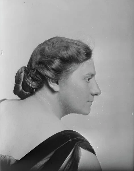 Mrs. Allan Masser, portrait photograph, 1919 Aug. 4. Creator: Arnold Genthe