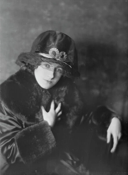Mrs. Allan Wellman, portrait photograph, 1917 Dec. 6. Creator: Arnold Genthe