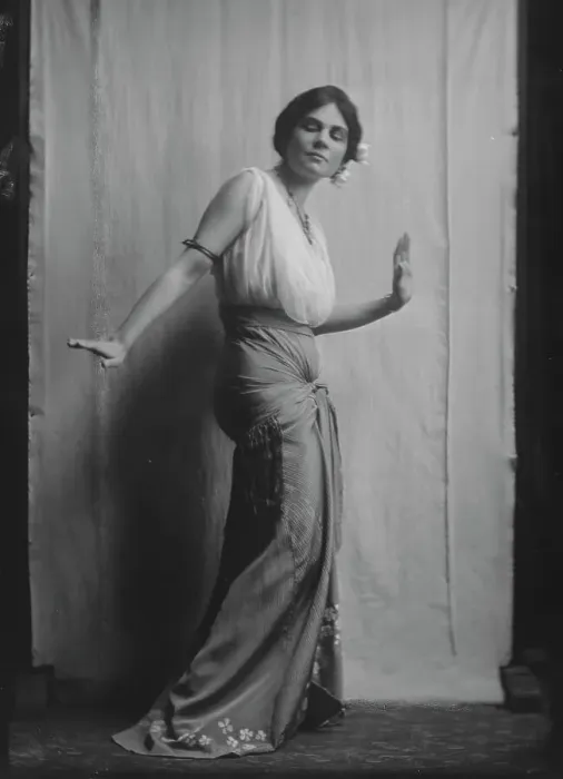 Framed Print : Mrs. Anna Higgins Matthiesen, portrait photograph, 1925. Creator: Arnold Genthe Framed Print : Mrs. Anna Higgins Matthiesen, portrait photograph, 1925. Creator: Arnold Genthe