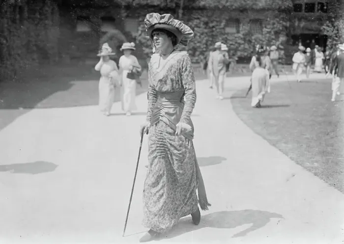 Framed Print : Mrs. Arthur S. Burden at Newport, 1913. Creator: Bain News Service Framed Print : Mrs. Arthur S. Burden at Newport, 1913. Creator: Bain News Service