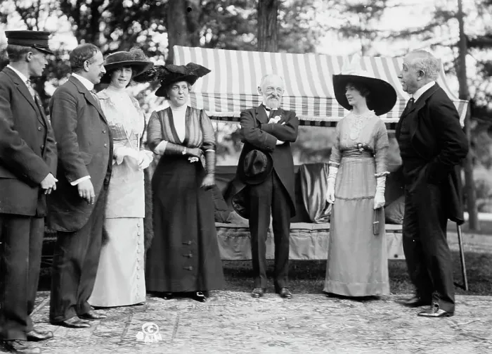 Framed Print : Mrs. B. Cochran [i.e. Cockran], Mrs. Oscar Straus, Oscar Straus, Mrs. T. Roosevelt... 1912. Creator: Bain News Service