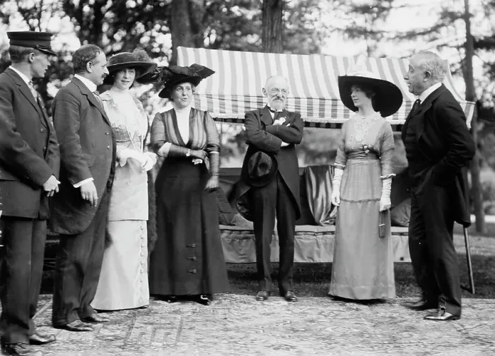 Framed Print : Mrs. B. Cochran [i.e. Cockran], Mrs. Oscar Straus, Oscar Straus, Mrs. T. Roosevelt Jr... 1912. Creator: Bain News Service