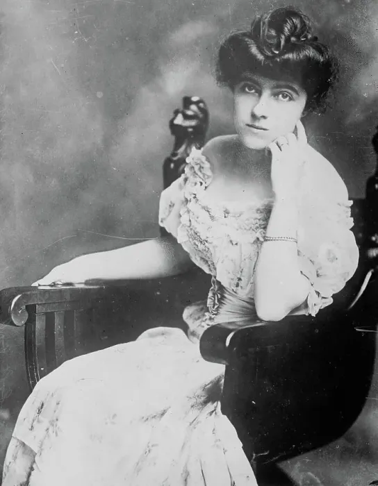 Framed Print : Mrs. B. Tarkington, 3 / 4 seated, between c1910 and c1915. Creator: Bain News Service Framed Print : Mrs. B. Tarkington, 3 / 4 seated, between c1910 and c1915. Creator: Bain News Service