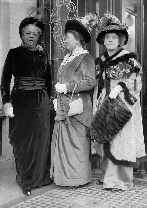 Framed Print : Mrs. Bryan; Mrs. James Mcdermott; Mrs. J.F. Shafroth, 1915. Creator: Harris & Ewing. Mrs. Bryan; Mrs. James Mcdermott; Mrs. J.F. Shafroth, 1915. Creator: Harris & Ewing Framed Print : Mrs. Bryan; Mrs. James Mcdermott; Mrs. J.F. Shafroth, 1915. Creator: Harris & Ewing. Mrs. Bryan; Mrs. James Mcdermott; Mrs. J.F. Shafroth, 1915. Creator: Harris & Ewing