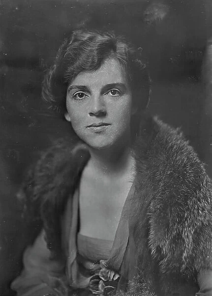 Mrs. C. Gardner, portrait photograph, 1918 Sept. 12. Creator: Arnold Genthe