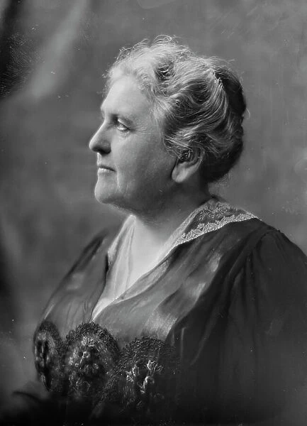 Mrs. C.H. Ingram, portrait photograph, 1919 May 26. Creator: Arnold Genthe