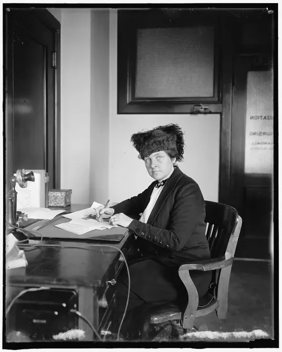 Framed Print : Mrs. Chester Bolton, between 1910 and 1920. Creator: Harris & Ewing. Mrs. Chester Bolton, between 1910 and 1920. Creator: Harris & Ewing Framed Print : Mrs. Chester Bolton, between 1910 and 1920. Creator: Harris & Ewing. Mrs. Chester Bolton, between 1910 and 1920. Creator: Harris & Ewing