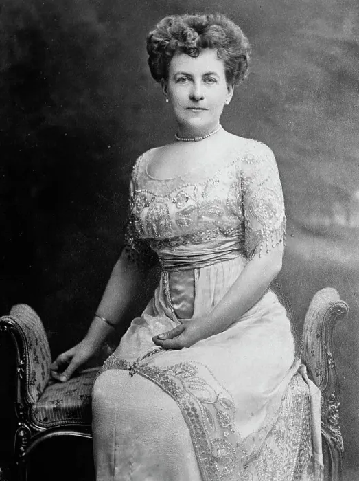 Framed Print : Mrs. Clinton Backus, between c1910 and c1915. Creator: Bain News Service Framed Print : Mrs. Clinton Backus, between c1910 and c1915. Creator: Bain News Service