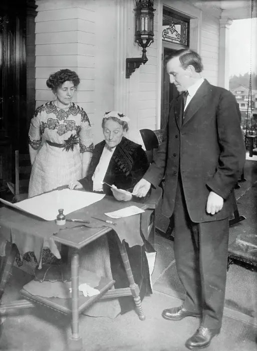 Framed Print : Mrs. Coe, Mrs. Duniway, Gov. West, between c1910 and c1915. Creator: Bain News Service Framed Print : Mrs. Coe, Mrs. Duniway, Gov. West, between c1910 and c1915. Creator: Bain News Service
