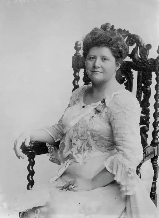 Framed Print : Mrs. C.W. Fairbanks, 1913. Creator: Bain News Service Framed Print : Mrs. C.W. Fairbanks, 1913. Creator: Bain News Service