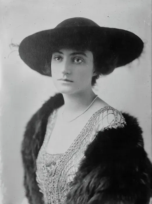 Framed Print : Mrs. David Crompton, between c1915 and c1920. Creator: Bain News Service Framed Print : Mrs. David Crompton, between c1915 and c1920. Creator: Bain News Service