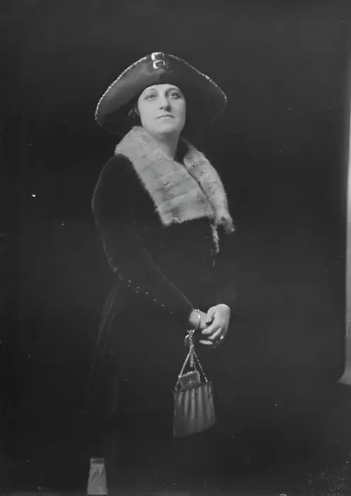 Framed Print : Mrs. Drake, portrait photograph, 1919 Feb. 10. Creator: Arnold Genthe Framed Print : Mrs. Drake, portrait photograph, 1919 Feb. 10. Creator: Arnold Genthe