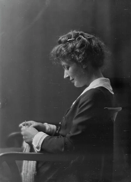 Mrs. E. Terry Smith, (Miss Ethel Walker), portrait photograph, 1918 Oct. 9. Creator: Arnold Genthe