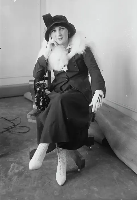 Framed Print : Mrs. Earl Carroll, between c1915 and c1920. Creator: Bain News Service Framed Print : Mrs. Earl Carroll, between c1915 and c1920. Creator: Bain News Service
