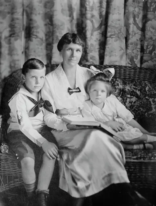Framed Print : Mrs. Edwin Denby, between c1915 and c1920. Creator: Bain News Service Framed Print : Mrs. Edwin Denby, between c1915 and c1920. Creator: Bain News Service