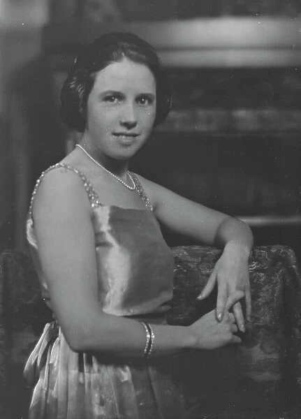 Mrs. E.R. Gleason, portrait photograph, 1917 Nov. 19. Creator: Arnold Genthe