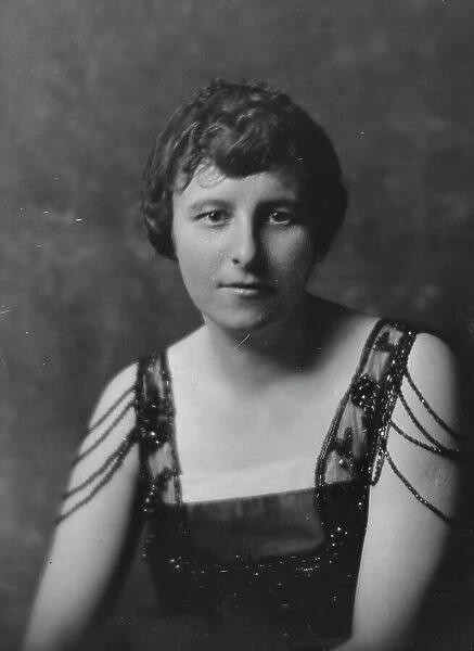 Mrs. E.R. Tinker, portrait photograph, 1917 Dec. 8. Creator: Arnold Genthe
