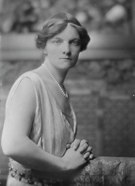 Mrs. Eugene Meyer Jr. portrait photograph, 1918 July 2. Creator: Arnold Genthe