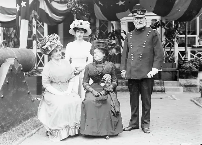 Framed Print : Mrs. F.D. Grant; Mrs. Francis M. Gibson; Mrs. U.S. Grant III; Gen. F.D. Grant, 1911. Creator: Bain News Service Framed Print : Mrs. F.D. Grant; Mrs. Francis M. Gibson; Mrs. U.S. Grant III; Gen. F.D. Grant, 1911. Creator: Bain News Service