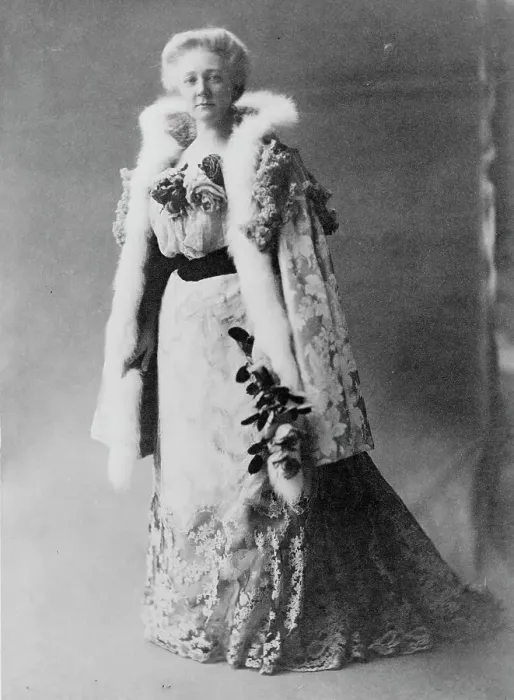 Framed Print : Mrs. George F. Huff, between 1890 and 1910. Creator: Frances Benjamin Johnston Framed Print : Mrs. George F. Huff, between 1890 and 1910. Creator: Frances Benjamin Johnston