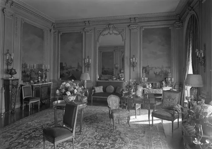 Framed Print : Mrs. George H. Warren, residence at 924 5th Ave. New York City, 1935. Creator: Gottscho-Schleisner, Inc Framed Print : Mrs. George H. Warren, residence at 924 5th Ave. New York City, 1935. Creator: Gottscho-Schleisner, Inc