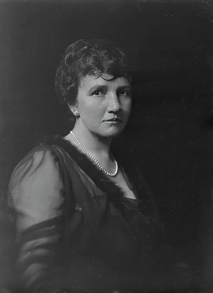Mrs. G.H. Witthaus, portrait photograph, 1918 Sept. 19. Creator: Arnold Genthe