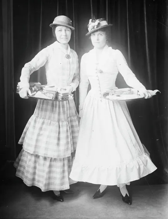 Framed Print : (Mrs. H. Kinnicutt) Mrs. Fuller Potter, Mrs. H.W. Howe, 1915. Creator: Bain News Service Framed Print : (Mrs. H. Kinnicutt) Mrs. Fuller Potter, Mrs. H.W. Howe, 1915. Creator: Bain News Service