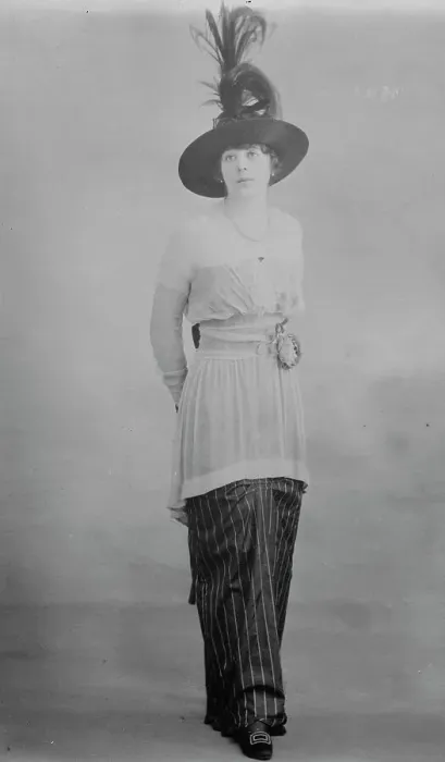 Framed Print : Mrs. H. Lyndhurst Bruce, between c1910 and c1920. Creator: Bain News Service Framed Print : Mrs. H. Lyndhurst Bruce, between c1910 and c1920. Creator: Bain News Service