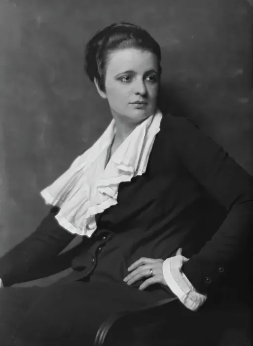 Framed Print : Mrs. Harbeck, portrait photograph, 1918 Mar. 12. Creator: Arnold Genthe Framed Print : Mrs. Harbeck, portrait photograph, 1918 Mar. 12. Creator: Arnold Genthe